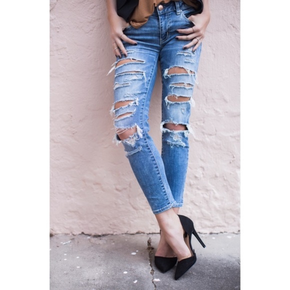 American Eagle Outfitters Denim - American Eagle ripped jeans